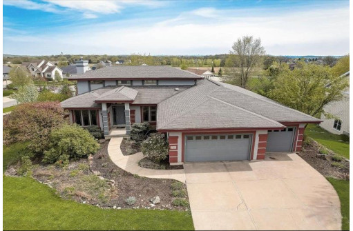 2102 Foggy Mountain Pass, Waunakee, WI 53597