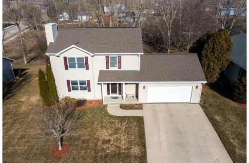 103 Lazy Lake Drive, Fall River, WI 53932