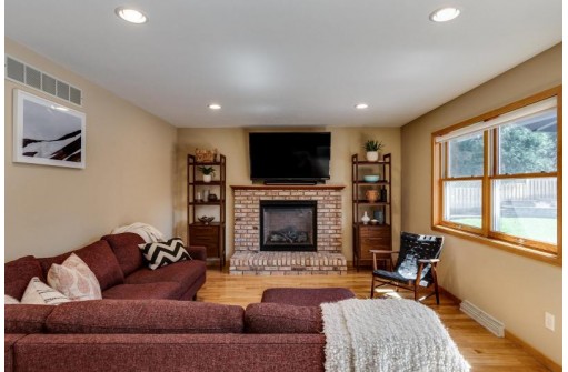 9 E Geneva Circle, Madison, WI 53717