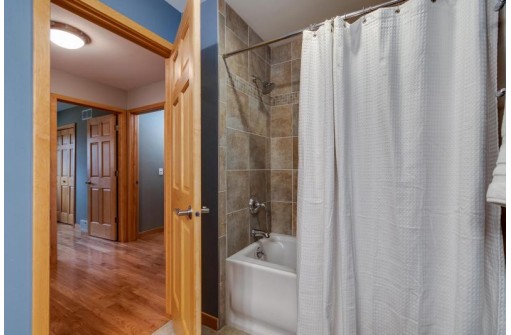 9 E Geneva Circle, Madison, WI 53717