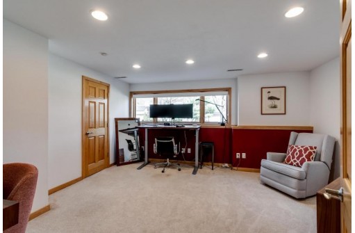 9 E Geneva Circle, Madison, WI 53717