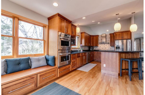 9 E Geneva Circle, Madison, WI 53717