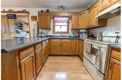 N4254 County Road H, Elroy, WI 53929