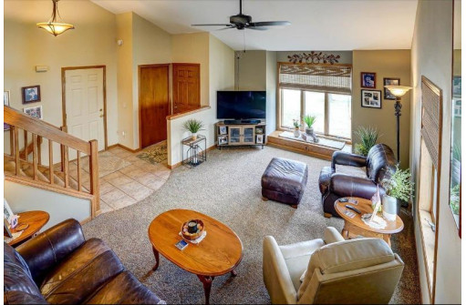 1006 Pasadena Parkway, Waunakee, WI 53597