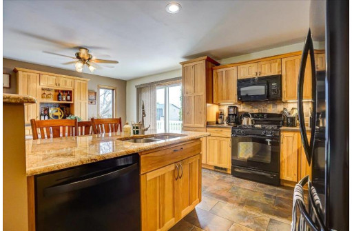 1006 Pasadena Parkway, Waunakee, WI 53597