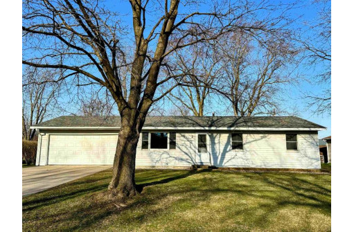 1007 S 15th Street, Prairie Du Chien, WI 53821-2319