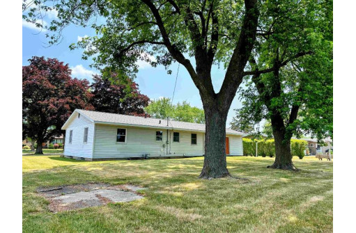 1007 S 15th Street, Prairie Du Chien, WI 53821-2319