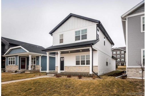 2718 Bomani Drive, Sun Prairie, WI 53590