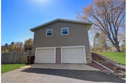 2707 Westchester Circle, Stoughton, WI 53589