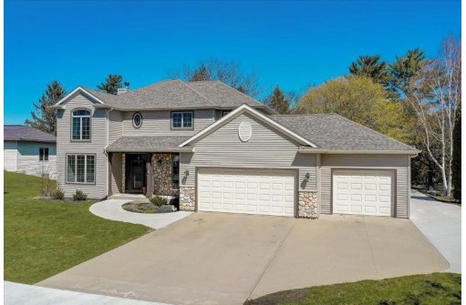 271 Pinnacle Drive, Lake Mills, WI 53551