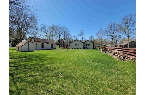 1506 E 3rd Avenue, Brodhead, WI 53520