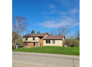 1606 Fayette Road Darlington, WI 53530