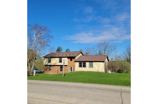 1606 Fayette Road, Darlington, WI 53530