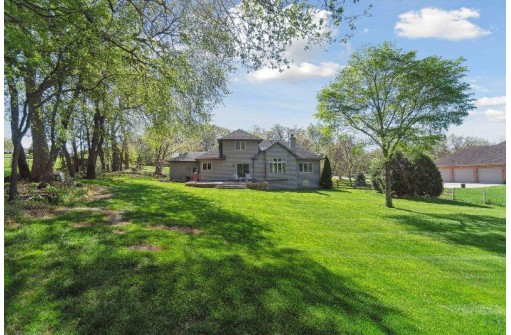 8241 N Ridge Trail, Milton, WI 53563