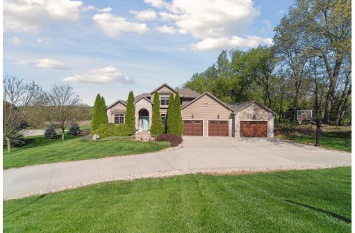 8241 N Ridge Trail, Milton, WI 53563