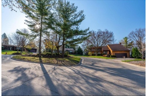 25 Southwick Circle, Madison, WI 53717-1415