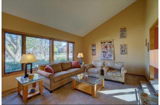 25 Southwick Circle, Madison, WI 53717-1415