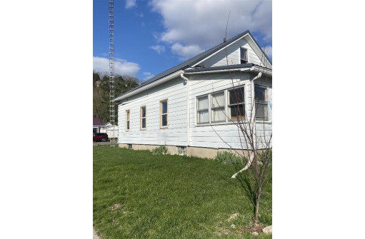 222 W Dewey Street, Cassville, WI 53806