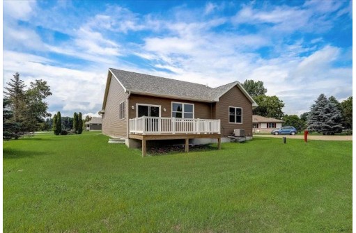 N6723 Clover Lane, Pardeeville, WI 53954