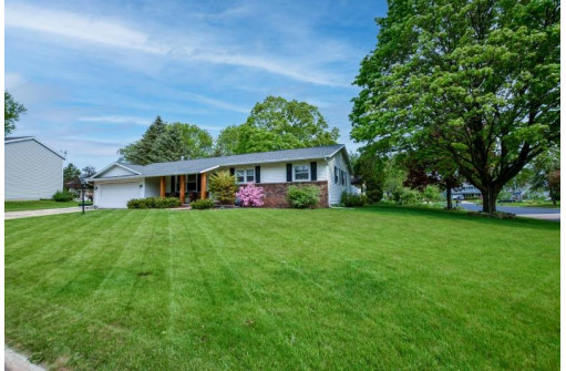 5802 Roanoke Drive, Fitchburg, WI 53719