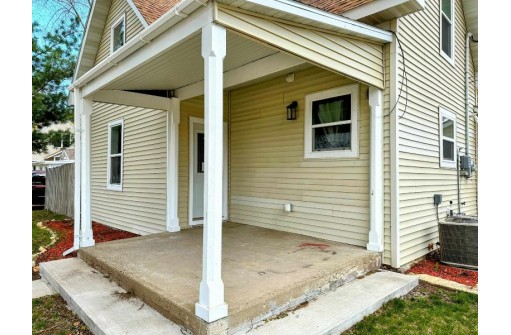 1222 S 7th Street, Prairie Du Chien, WI 53821