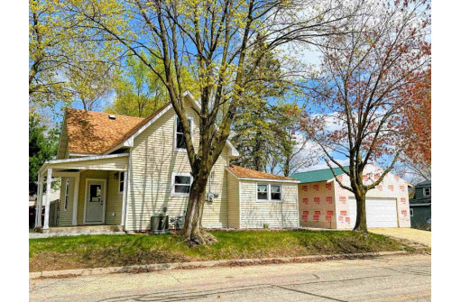 1222 S 7th Street, Prairie Du Chien, WI 53821