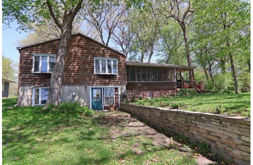 8806 N Dix Drive, Milton, WI 53563