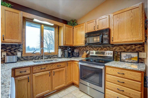 6717 Prairie View Drive, Sun Prairie, WI 53590-9430