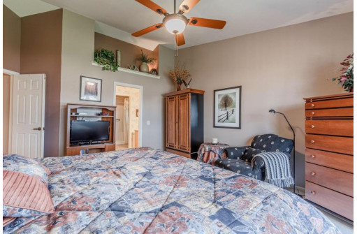 2752 Brooks Ridge Drive, Sun Prairie, WI 53590