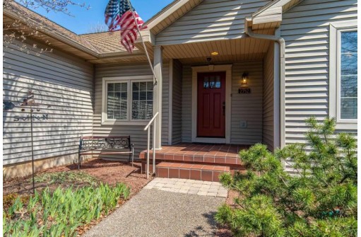 2752 Brooks Ridge Drive, Sun Prairie, WI 53590