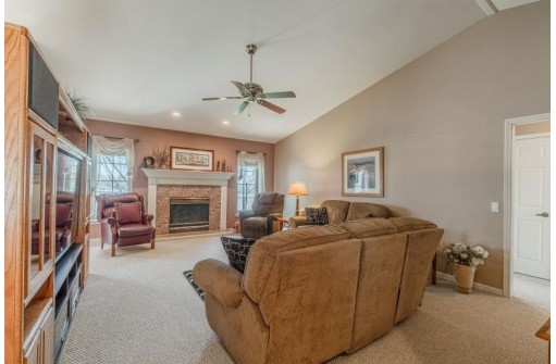 2752 Brooks Ridge Drive, Sun Prairie, WI 53590