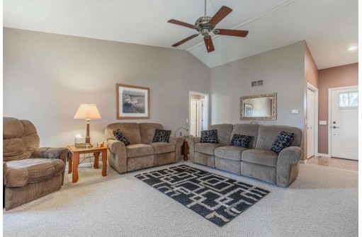 2752 Brooks Ridge Drive, Sun Prairie, WI 53590