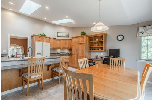 2752 Brooks Ridge Drive, Sun Prairie, WI 53590