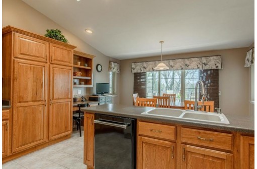 2752 Brooks Ridge Drive, Sun Prairie, WI 53590