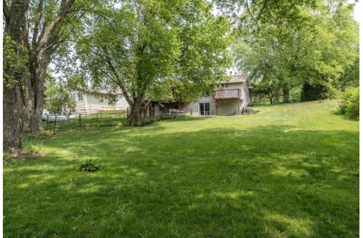 4223 Gotzion Road, Deerfield, WI 53531