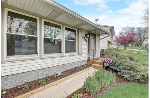 2514 Independence Lane, Madison, WI 53704