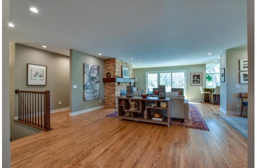 40 Oak Creek Trail, Madison, WI 53717