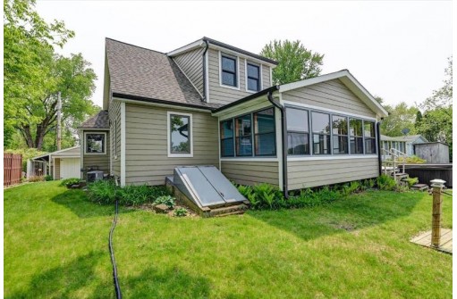 3498 Orvold Park Drive, McFarland, WI 53558