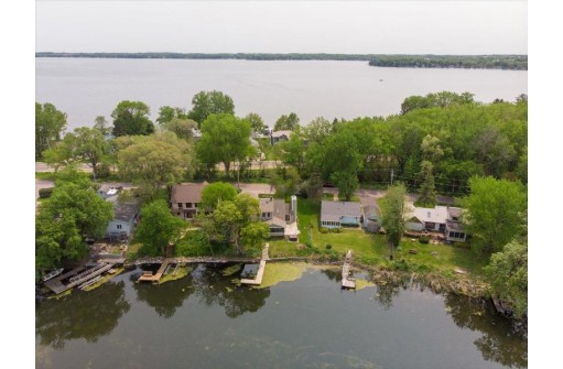 3498 Orvold Park Drive, McFarland, WI 53558