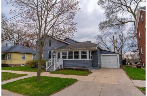 722 W Edgewater Street, Portage, WI 53901