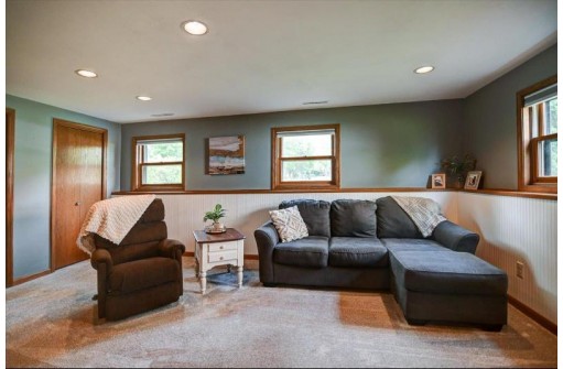 915 Castle Drive, Sun Prairie, WI 53590