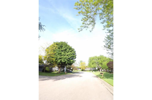 2921 Mackintosh Drive, Janesville, WI 53548