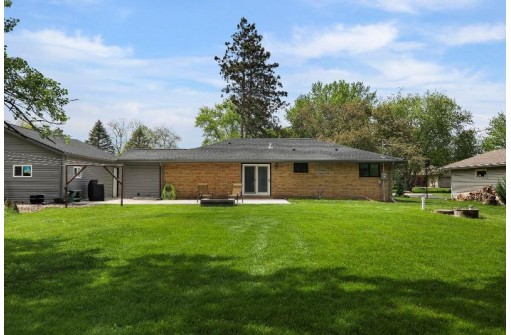 5525 S Baxter Lane, Janesville, WI 53546