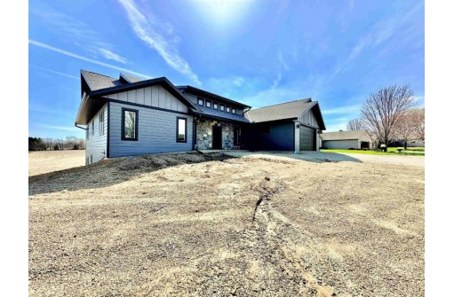 3803 Falcon Ridge Drive, Janesville, WI 53548