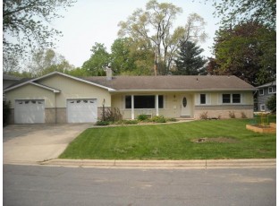 6305 Southern Circle Monona, WI 53716-3829