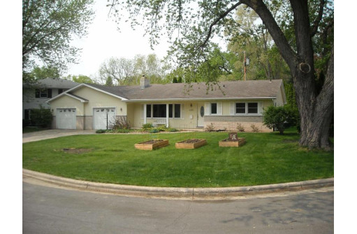 6305 Southern Circle, Monona, WI 53716-3829