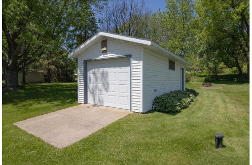 1207 E Cooper Drive, Edgerton, WI 53534