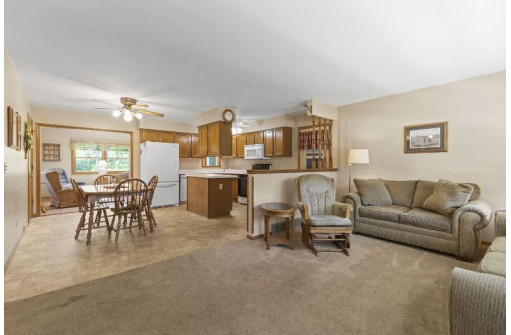 1207 E Cooper Drive, Edgerton, WI 53534