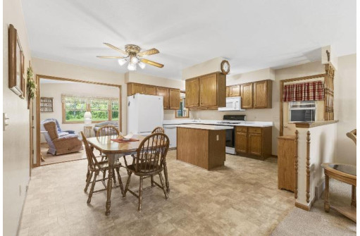 1207 E Cooper Drive, Edgerton, WI 53534