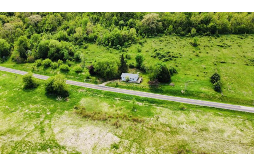 S8567 Highway 130, Hillpoint, WI 53937